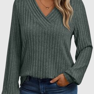Elegant V-Neck Ribbed Sweater in Teal